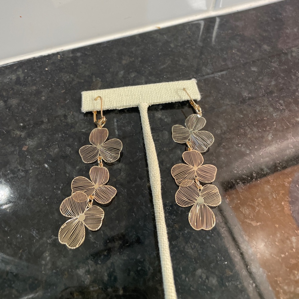 Elegant Gold Floral Drop Earrings